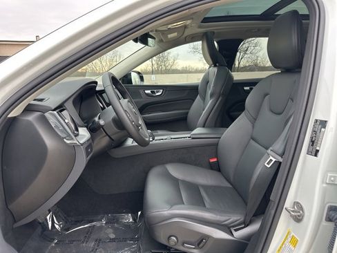 Certified 2025 Volvo XC60 B5 Core image 18