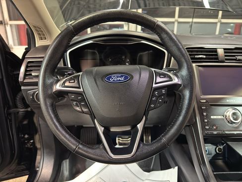 Used 2018 Ford Fusion Titanium image 16