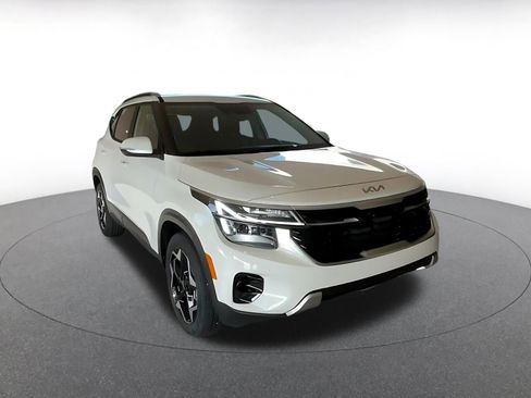 Used 2025 Kia Seltos S image 3