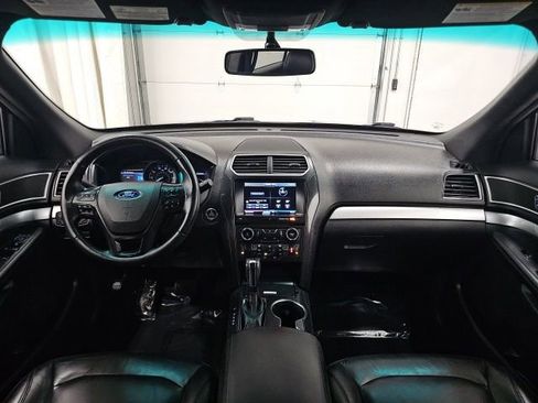 Used 2016 Ford Explorer XLT w/ Equipment Group 202A image 30