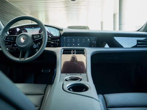 New 2025 Porsche Taycan image 24