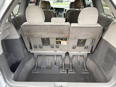 Used 2018 Toyota Sienna LE AWD/4WD image 26