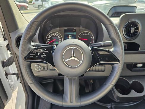 Used 2025 Mercedes-Benz Sprinter 2500 image 24