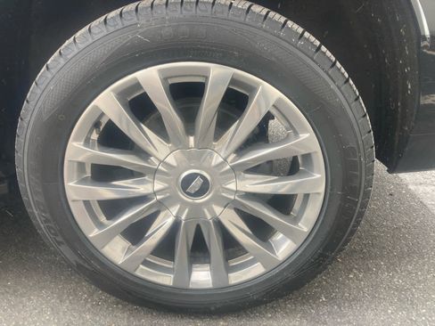 Used 2021 Cadillac Escalade ESV Premium Luxury image 9