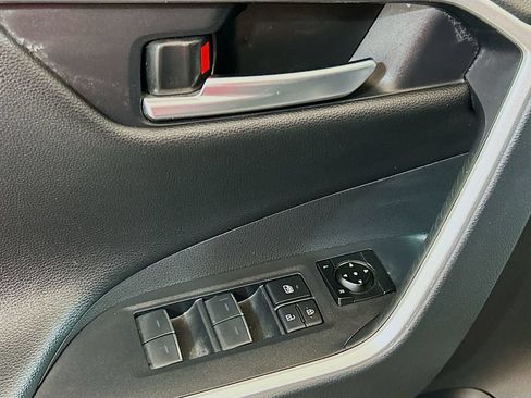 Used 2025 Toyota RAV4 XSE AWD/4WD image 15