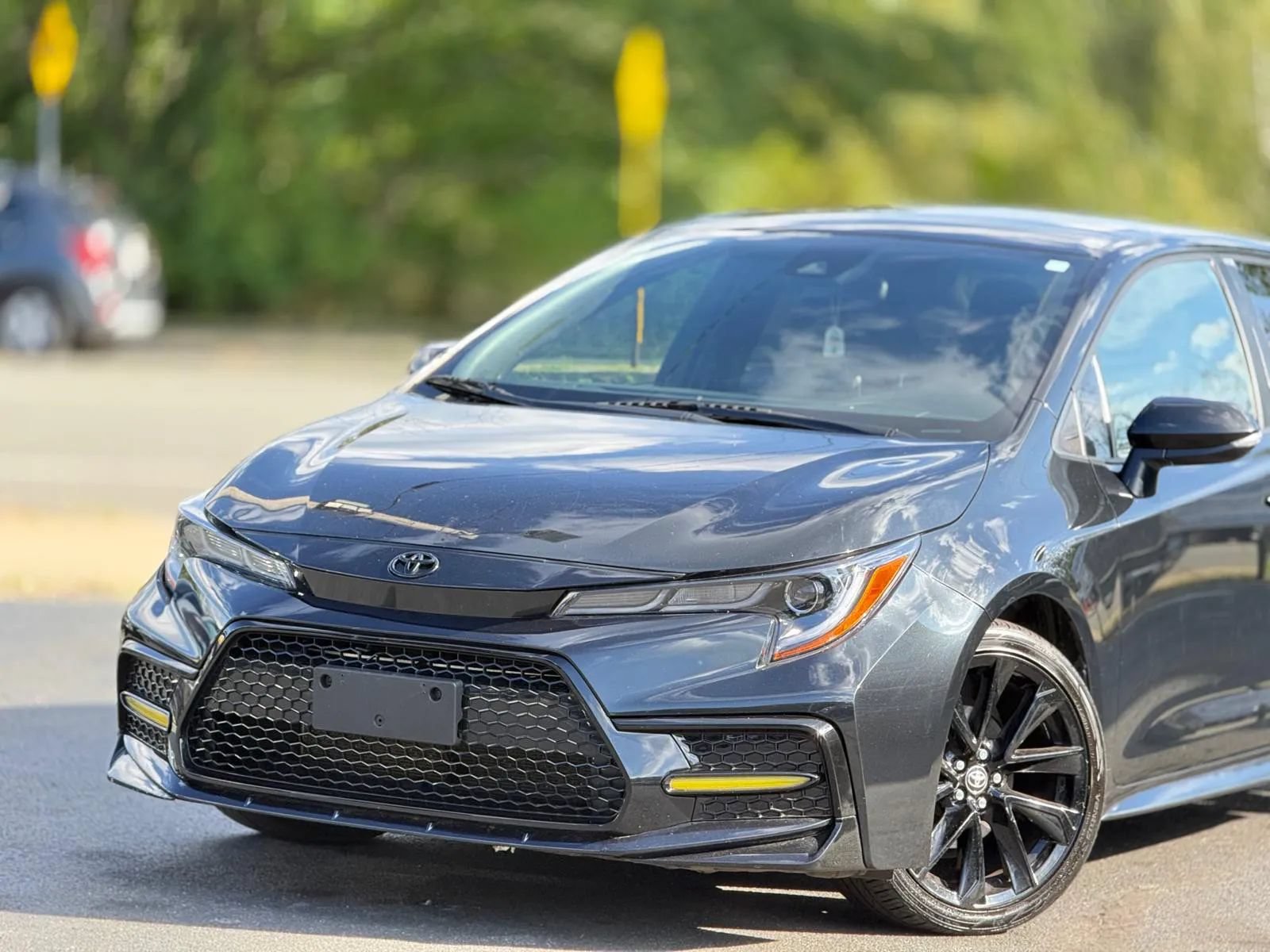 Used 2020 Toyota Corolla SE FWD image 2