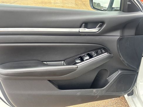 Used 2023 Nissan Altima 2.5 SV image 5