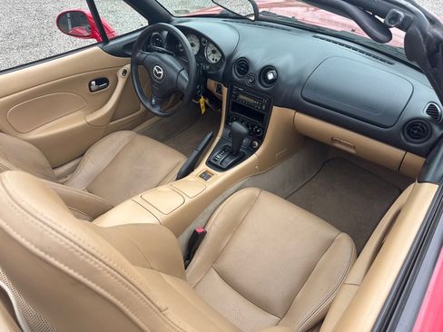 Used 2001 MAZDA MX-5 Miata image 29