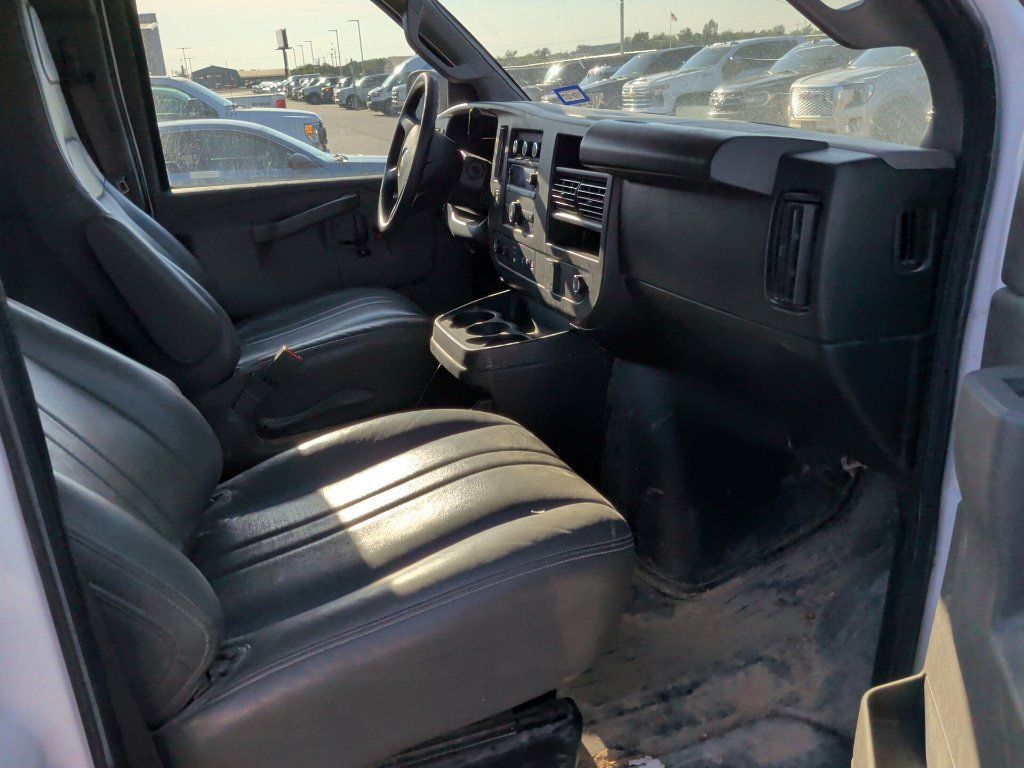 Used 2022 Chevrolet Express 2500 RWD image 10