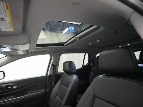 Used 2023 GMC Acadia SLT w/ Elevation Edition image 33