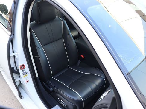 Used 2018 Jaguar XJ R-Sport image 33