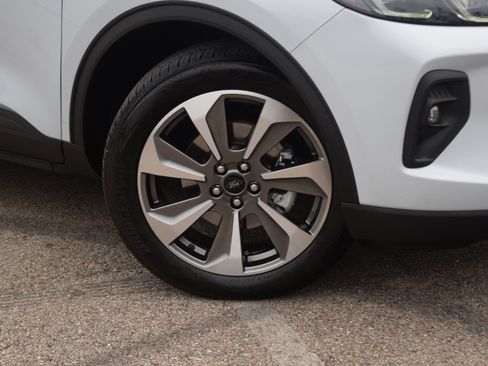 Used 2025 Ford Escape Platinum w/ Premium Technology Package image 29