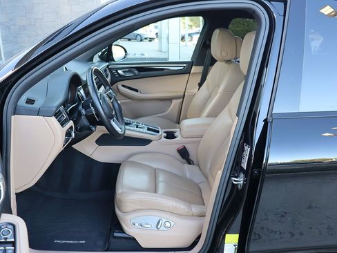Used 2020 Porsche Macan image 37