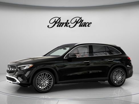 Used 2023 Mercedes-Benz GLC 300 image 3