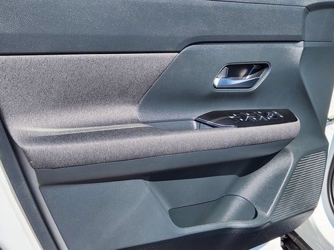 Used 2025 Nissan Kicks SV AWD/4WD image 19