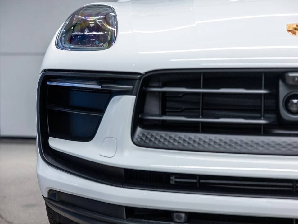 Certified 2026 Porsche Macan AWD/4WD image 18