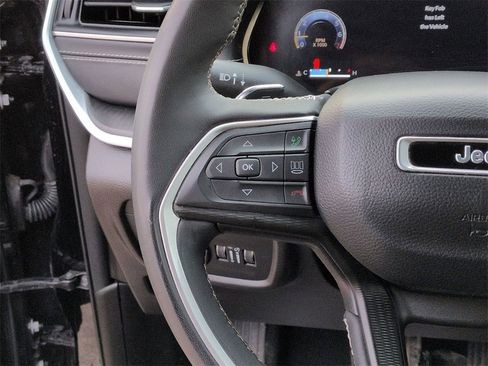 Certified 2024 Jeep Grand Cherokee L Laredo image 18