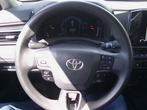 Used 2025 Toyota Camry LE image 8