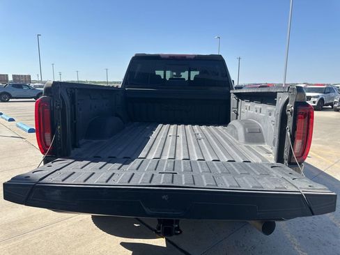 Used 2023 GMC Sierra 2500 AT4 w/ AT4 Premium Plus Package AWD/4WD image 8