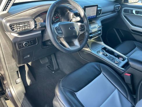 Used 2023 Ford Explorer XLT w/ Equipment Group 202A image 9