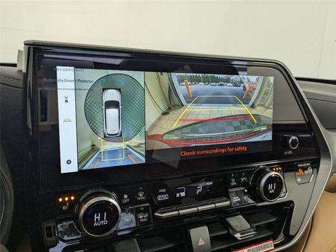 New 2026 Toyota Highlander Platinum image 18