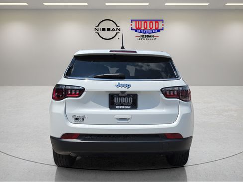 Used 2023 Jeep Compass Sport AWD/4WD image 3