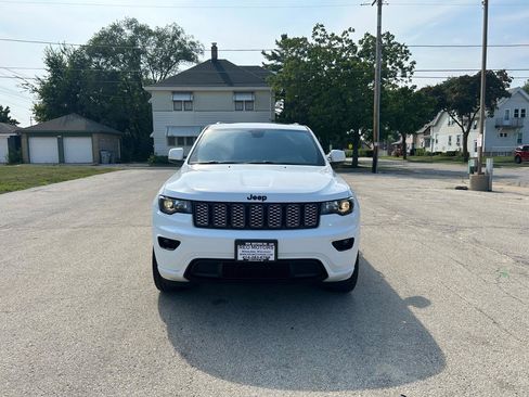 Used 2020 Jeep Grand Cherokee Altitude AWD/4WD image 2