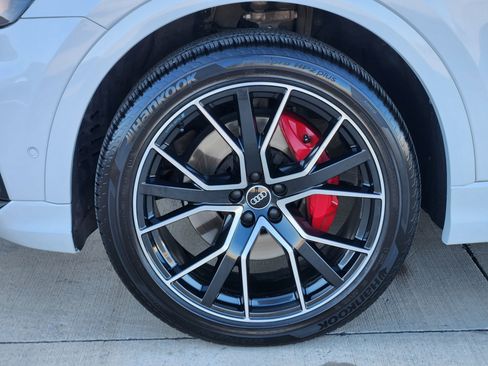 Used 2021 Audi Q8 Prestige w/ Prestige Package image 9