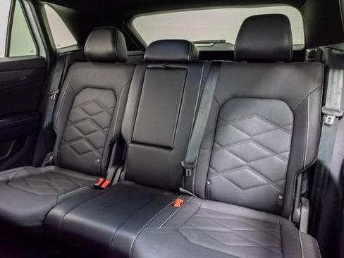 Used 2024 Volkswagen Atlas Cross Sport SE AWD/4WD image 21