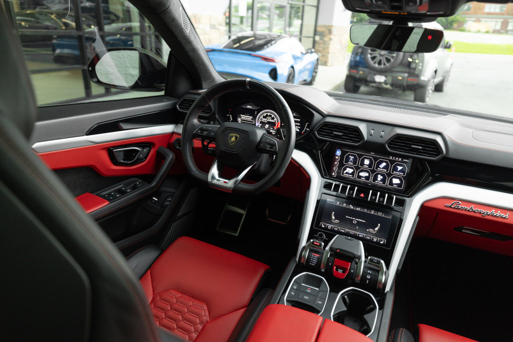 Used 2021 Lamborghini Urus AWD/4WD image 14