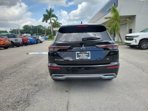 New 2025 Mitsubishi Outlander SE image 5