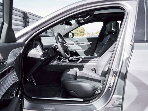 Used 2024 BMW 760i xDrive AWD/4WD image 31