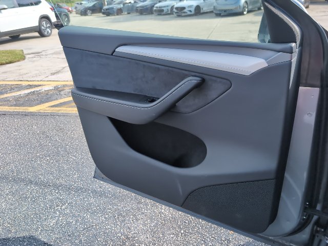 Used 2025 Tesla Model Y Long Range AWD/4WD image 19