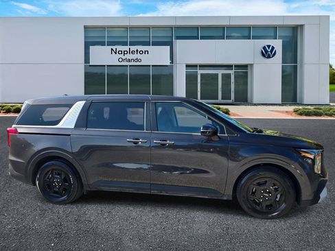 Used 2025 Kia Carnival FWD image 3