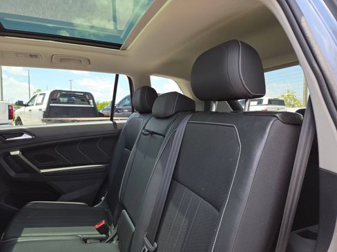 Used 2024 Volkswagen Tiguan SE FWD image 23