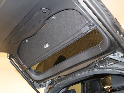 Used 2020 Jaguar E-PACE SE image 79