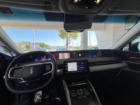 Used 2024 Lincoln Nautilus Premier image 33