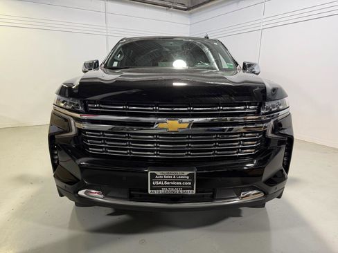 Used 2023 Chevrolet Suburban Premier AWD/4WD image 2