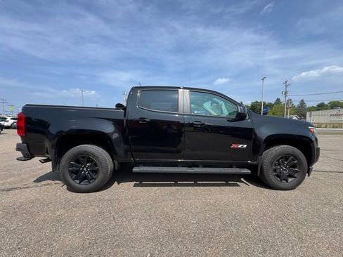 Used 2016 Chevrolet Colorado Z71 w/ Z71 Midnight Edition AWD/4WD image 8