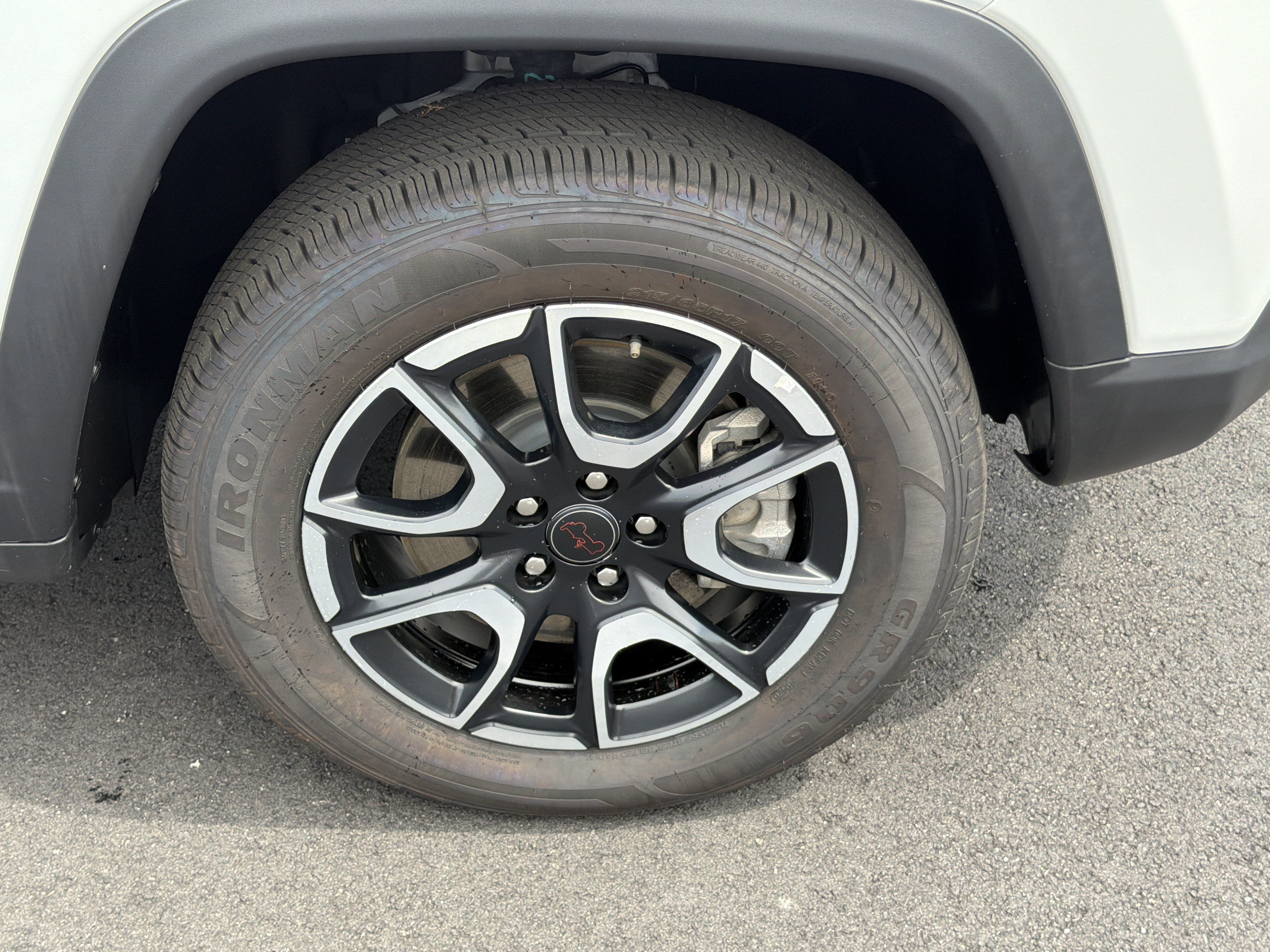 Used 2025 Jeep Compass Trailhawk AWD/4WD image 12