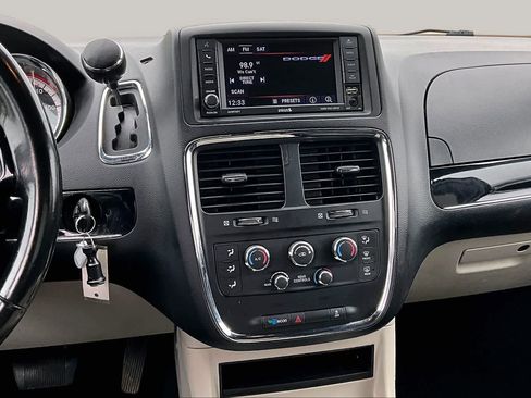 Used 2020 Dodge Grand Caravan SXT FWD image 9
