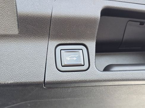 Used 2020 GMC Acadia SLT image 16