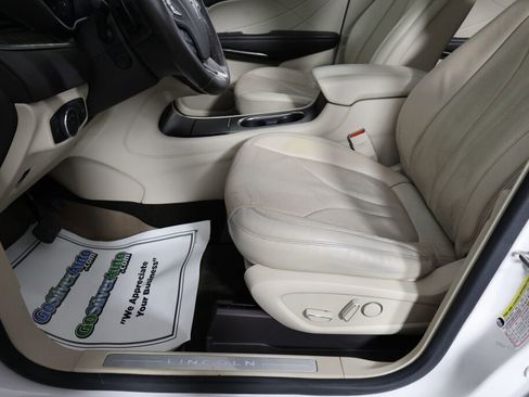 Used 2017 Lincoln MKC Reserve w/ Lincoln MKC Climate Package image 12