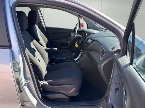 Used 2022 Chevrolet Trax LS w/ Tint and Cruise Package image 16