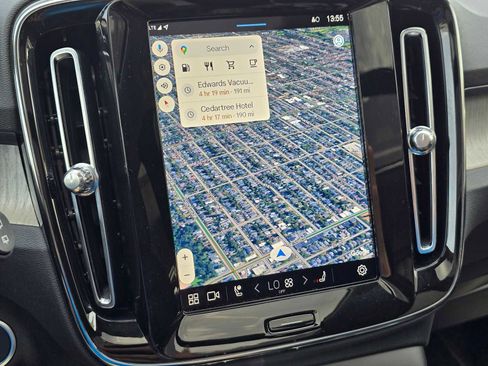 Certified 2024 Volvo XC40 B5 Plus image 26