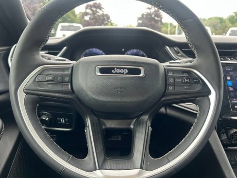 Used 2024 Jeep Grand Cherokee Altitude AWD/4WD image 9