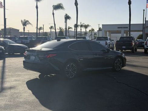 Used 2025 Toyota Camry XLE FWD image 5