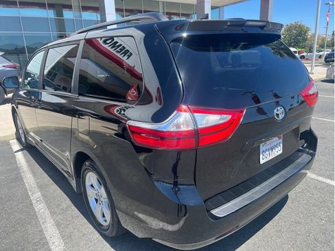 Certified 2018 Toyota Sienna LE FWD image 5