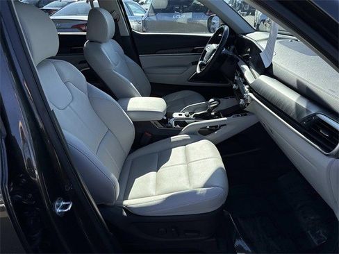 Used 2023 Kia Telluride EX w/ EX Captain's Chair Package image 9