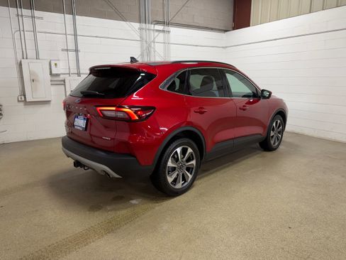 Used 2023 Ford Escape Platinum w/ Premium Technology Package image 8